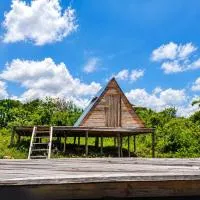 Sky-High Sanctuary Cosy Wood Cabin with Stunning views, hotell sihtkohas Fort Ternan