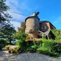 Gîte La Tour du Moulin, hotel di Saint-Étienne-de-Montluc