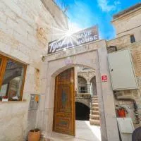 Tyana Cave House, hotel i Nar