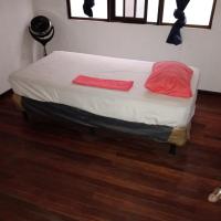 El Cacique โรงแรมใกล้สนามบินนานาชาติฮวน ซานตามาเรียในอลาฮูเอลลา