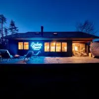 Ember Resort AZUMIMO 静寂の森に佇むプライベートサウナ付き一棟貸しリトリート, hotel Azuminóban