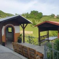 Farrmhouse with Goats and Garden، فندق في Frankolovo