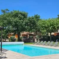 Les Sables d'Ocre & SPA: Roussillon şehrinde bir otel