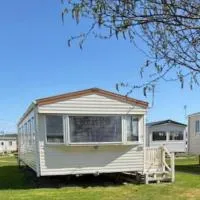 3-Bed Caravan Sleeps 8 w Parking 15 min to Beach, hotel i Mablethorpe