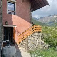 Maison ancienne cœur de Parc des Ecrins – hotel w mieście Réallon