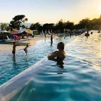 SEA HOUSE pool & jacuzzi - PRIVILEGE POINT camping & villas, hotel u Selcu