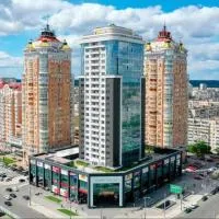 Smart Plaza Obolon Studio, metro Minskaya 1 minute – hotel w Kijowie