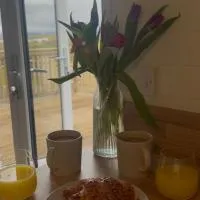 Rossnowlagh Hillhouse Coastal Escapes - PODs, hotel din Rossnowlagh