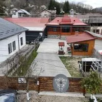 CĂSUȚA BUNICII CU PRISPĂ, hotel en Dospineşti