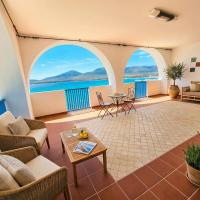 Villa Horizon with Jacuzzi and Infinite View over the Bay of Nymphs, vie&scaron;butis mieste Porto Kontė