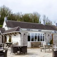 The Golden Mile Country Inn, хотел в Ewenny