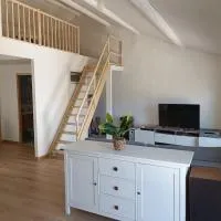 Suite privative lumineuse - petit déjeuner inclus, hotell i Cadenet