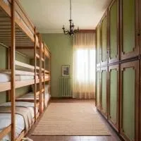 Shared rooms BOC، فندق في بروناتي