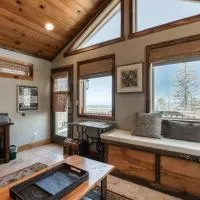 Casita Getaway Family 1BR 1BA AC Stunning Views, hotell i Shaver Lake