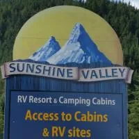 Sunshine Valley RV Resort and Cabins, hotelli kohteessa Sunshine Valley