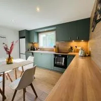 Modern haven with garden, hotel em Marignier
