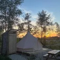 Tipi du lac, hotel Lacépède városában