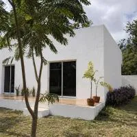 MHARI Guest Rooms, hotel i San Juan