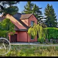 Villa Aqua - apartamenty nad Jeziorem Sławskim, хотел в Lubogoszcz
