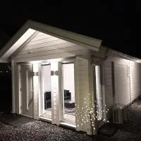 Very comfortable Tiny house close to Frölunda Shopping and city, hotel em Gotemburgo