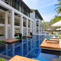 OUTRIGGER Surin Beach Resort, hotel en Hat Surin