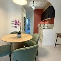 Cosy cottage by Alice Main Street & jardin, hôtel à Fuveau