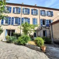 Villa Toscane, hotel Saint-Germain-Lembron városában
