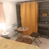 Maison Zen, hotel em Pia