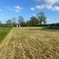 Hilltop Farm Camping, hotel en Hazelbury Bryan