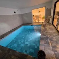 La Bergerie indoor pool and magnificent views, hotel a Saint-Jean-Saint-Maurice-sur-Loire