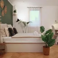 Ferienwohnung "Hannes & Toni", Urlaub in der Pfalz, S-Bahn 2 Min, WLAN & Parkplatz kostenlos, hundefreundlich, отель в городе Ellerstadt