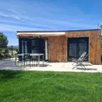 Studio avec piscine et jardin – hotel w mieście Trets