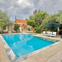 Villa Haut Standing - Vue Atlas & Piscine، فندق في Ouled Rahou