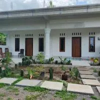 Eddie Hostel Tetebatu, hotel di Selong