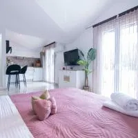 Charming Studio with BBQ Near Airport & Old Town, ξενοδοχείο στο Κανάλι