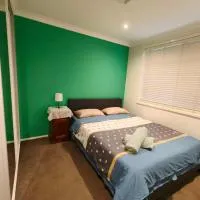 Bright Double Room N Winston Hills, hotel em Toongabbie