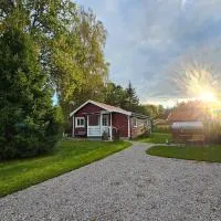 Cabin with big garden and parking, hotel en Örebro