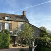 11 Steps Rustic Charming Flat in Normandy、Aubussonのホテル