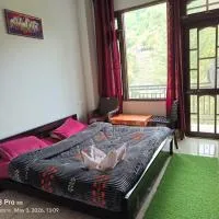 The Forest Cabins Home stay, hotel din Kumhārsain