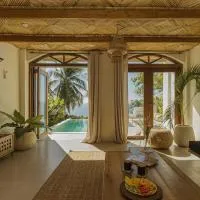 Native Villa with Pool at Kalumo Lodge, хотел в Ослоб