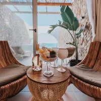 Delfini beach hotel & suites, hotel em Vrachonisída touArchangélou