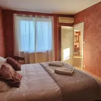 chambre Sam dans maison partagée au bord du Rhône, hotell i Sablons