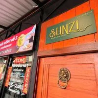 SUNZI BOUTIQUE HOSTEL : ซันซิ บูทีค โฮสเทล, hotel sa Betong