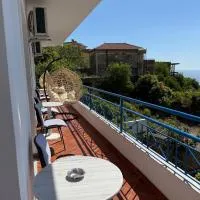 Guesthouse Mili, hotelli kohteessa Piqeras