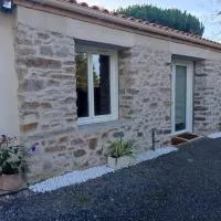 Studio meublé tout confort non fumeur, Hotel in Villeneuve-en-Retz