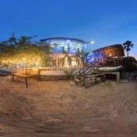 Dinuda Kitesurf & Water Sports Lagoon Resort, hotel in Kalpitiya