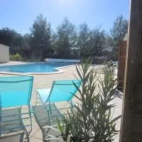 Balnéo Spa Cœur À Cœur Avec Piscine, hotel v mestu Carsan