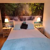 chambre atypique avec terrasse entre mer et collines, ξενοδοχείο σε Belgentier