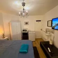 Colindale में, होटल Spacious Double Room with own Sink