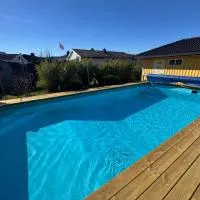 Pool & Sauna Retreat - Private Studio Apartment Porsgrunn, hotel en Porsgrunn